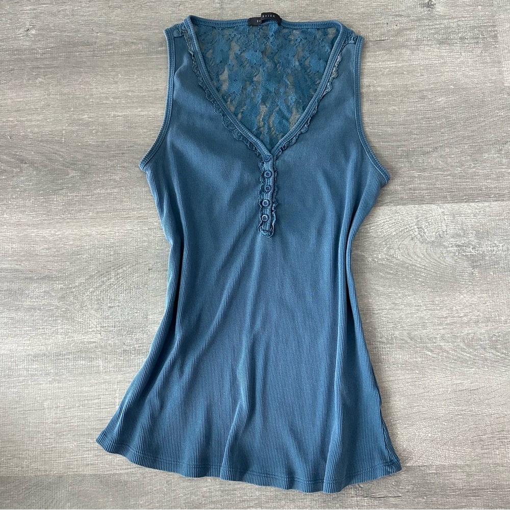 2000s Y2K Suzy blue lace tank top with Henley neck